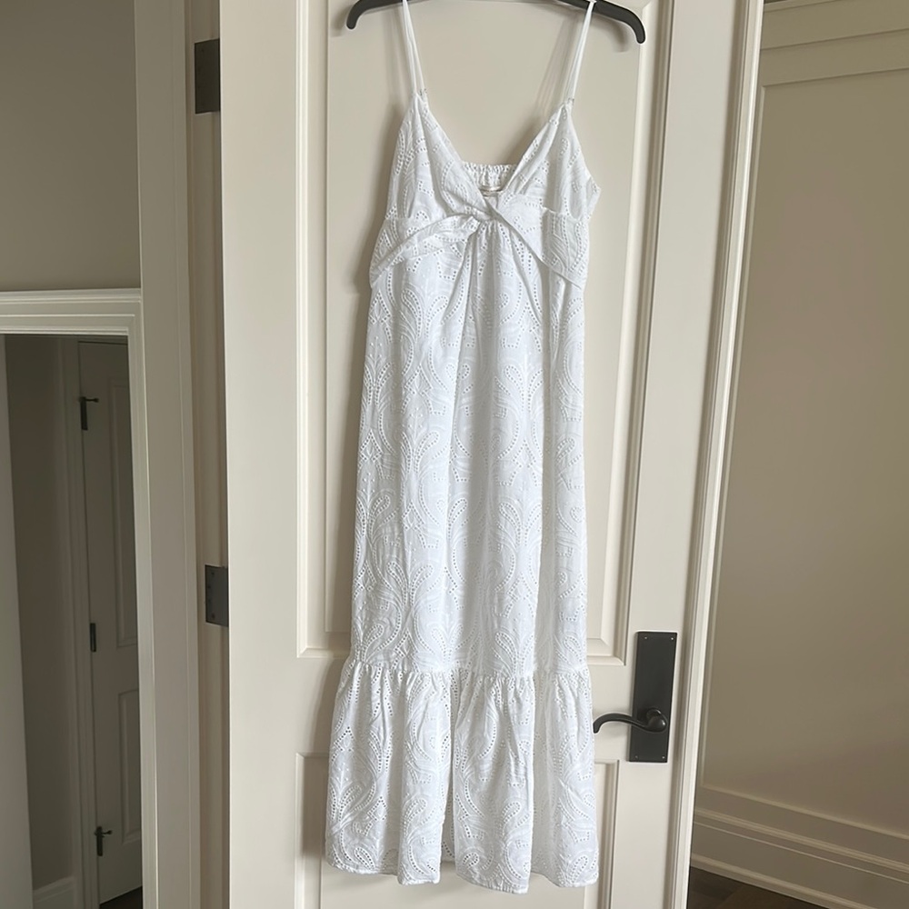 Elegant White Lace Dress